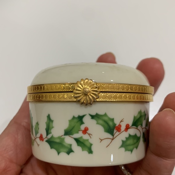 Lenox Holly Ring Box - Picture 3 of 5